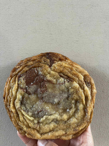 CLASSIC CHOCOLATE CHIP COOKIE