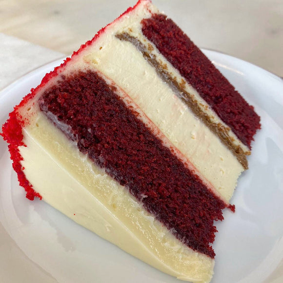 RED VELVET CHEESECAKE CAKE (SLICE)
